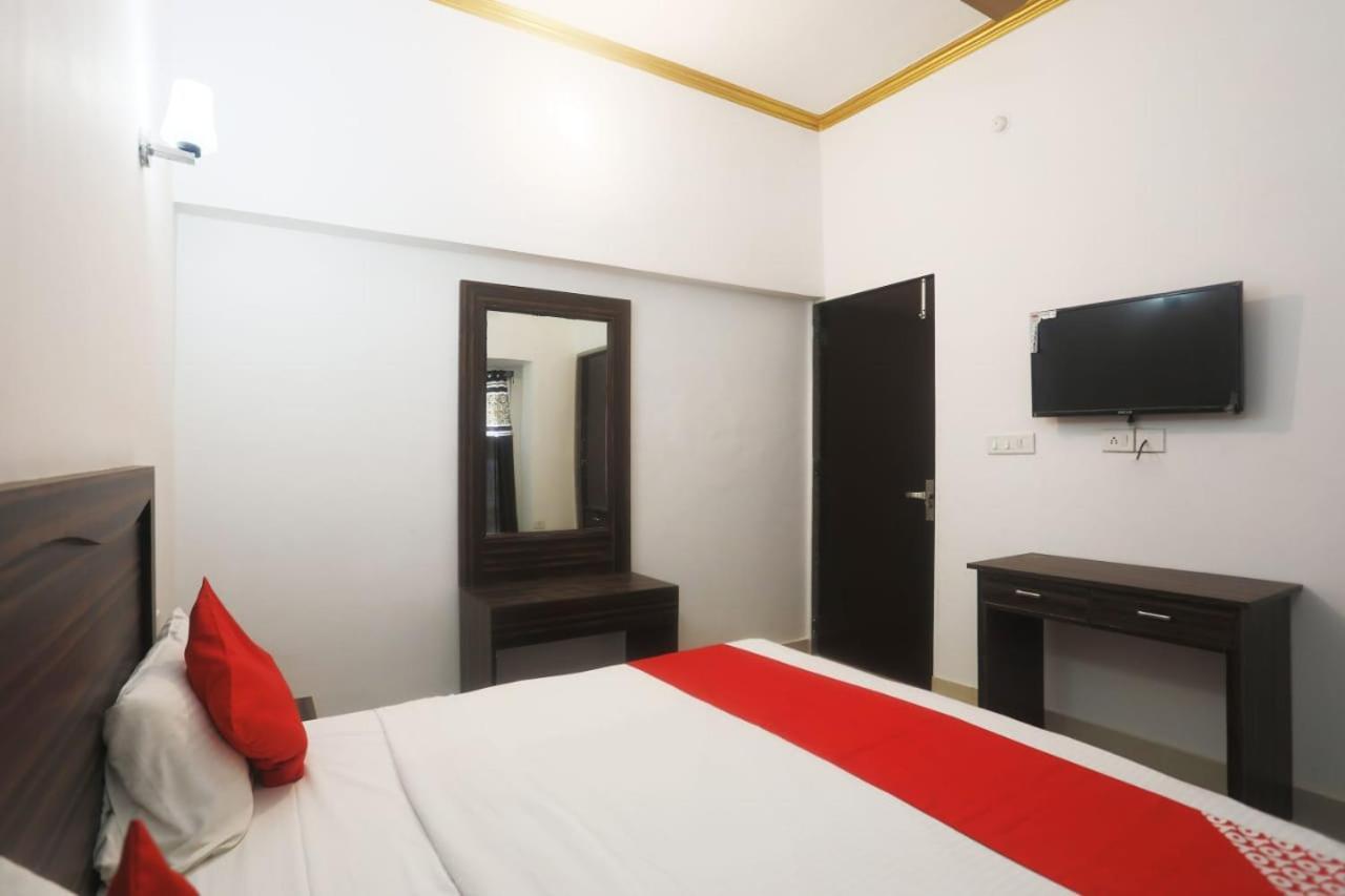 Central Hotel Khadzsuráhó Kültér fotó