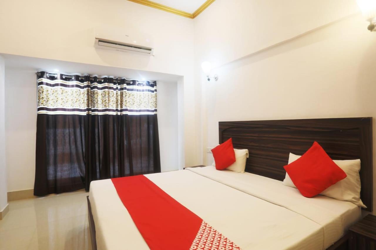 Central Hotel Khadzsuráhó Kültér fotó