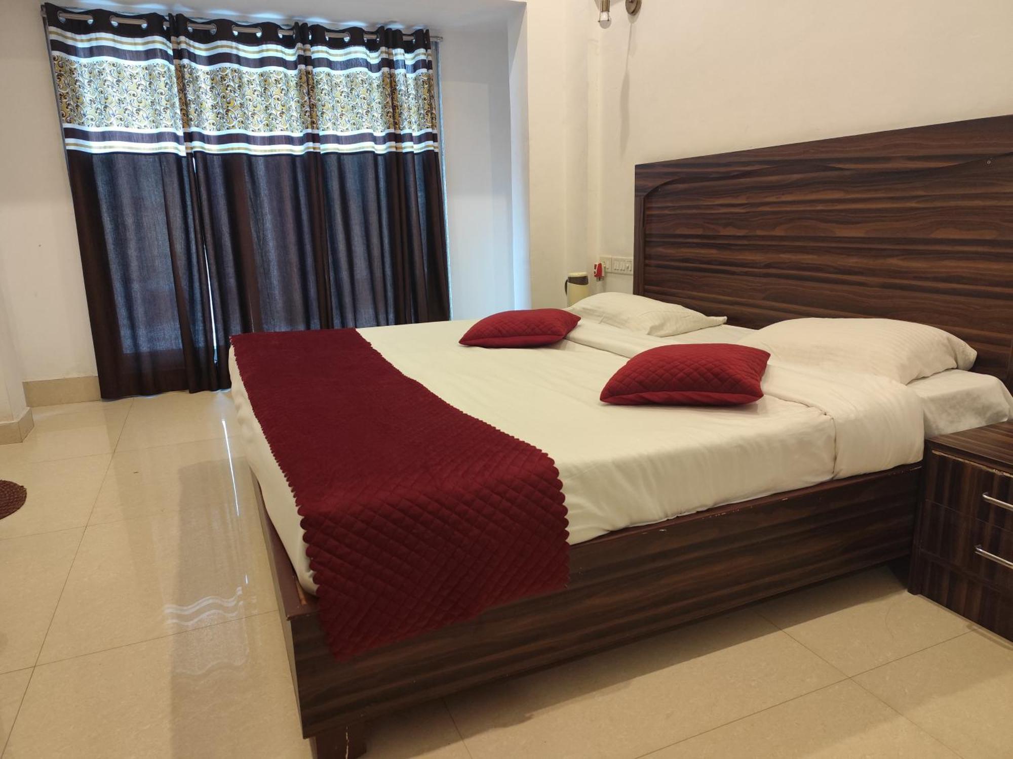 Central Hotel Khadzsuráhó Kültér fotó